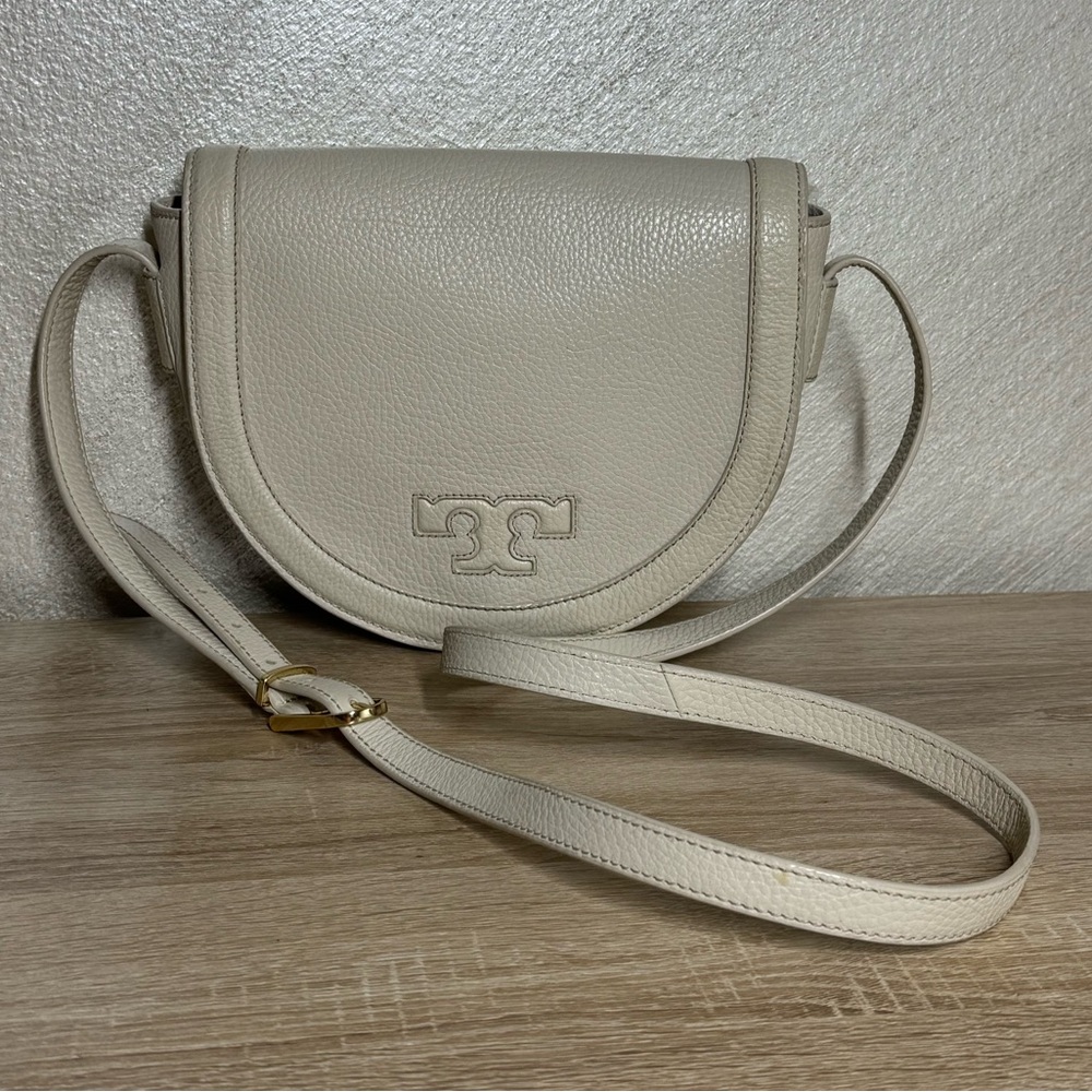 Tory Burch Pebbled Leather Crossbody Bag in Light Beige
